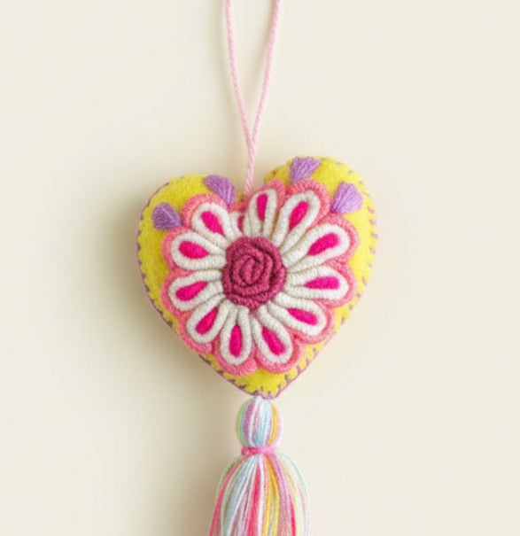 Heart pompom / Yellow Confetti