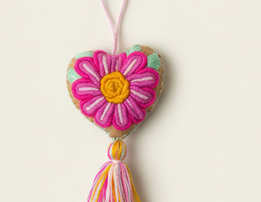 Heart pompom / Tan Confetti