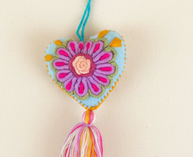 Heart pompom / Teal Confetti