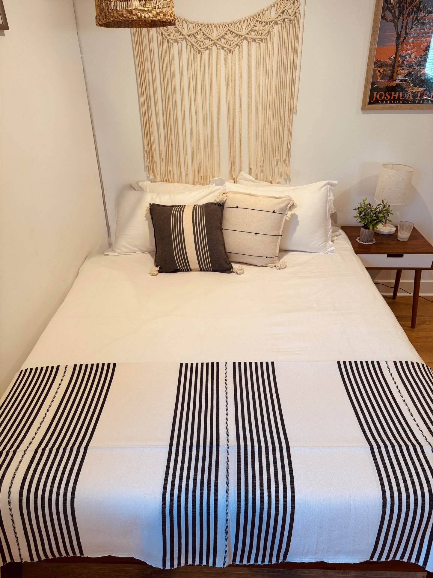 Handwoven Mexican Throw Blanket | Black/White