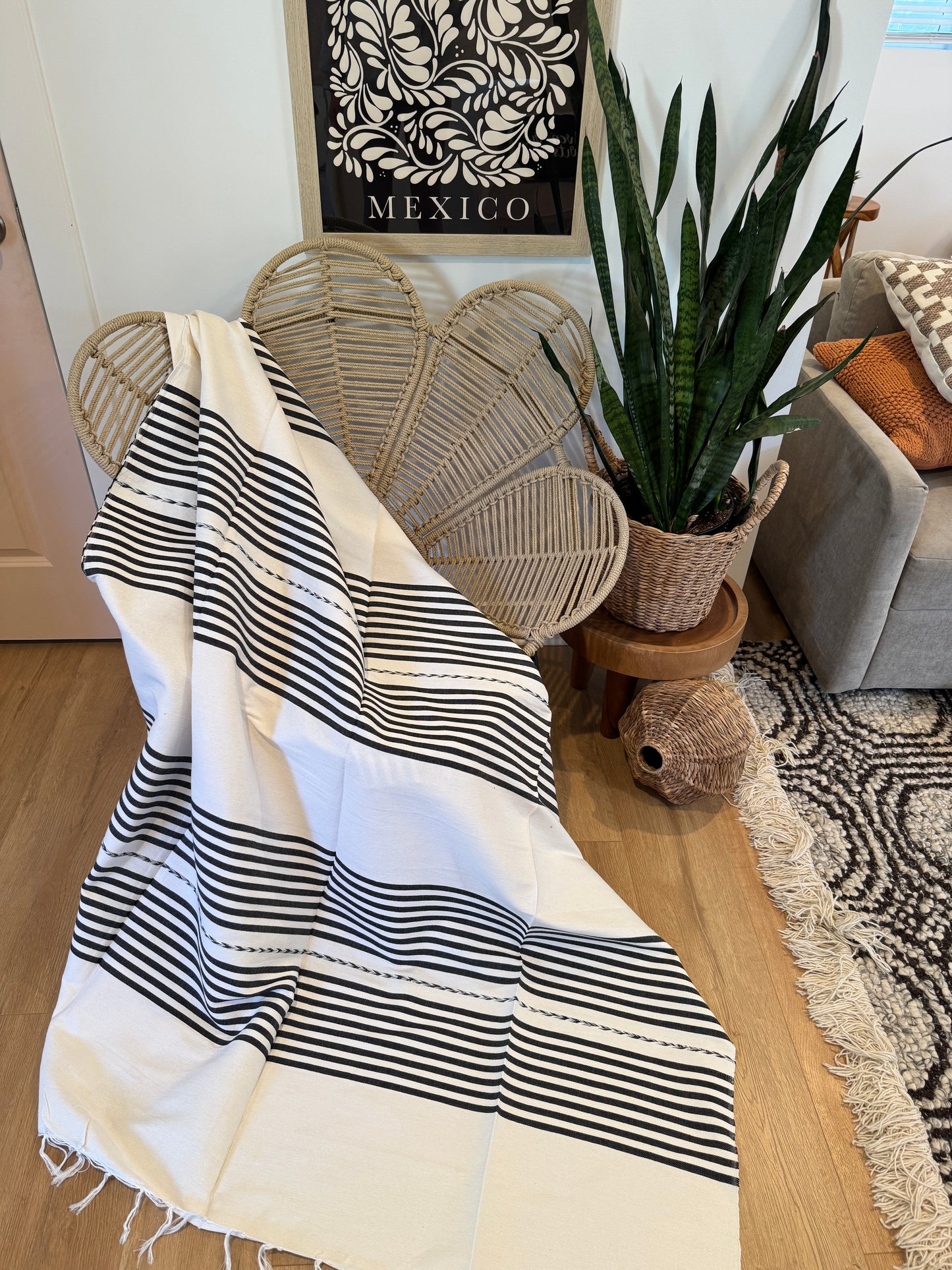 Handwoven Mexican Throw Blanket | Black/White
