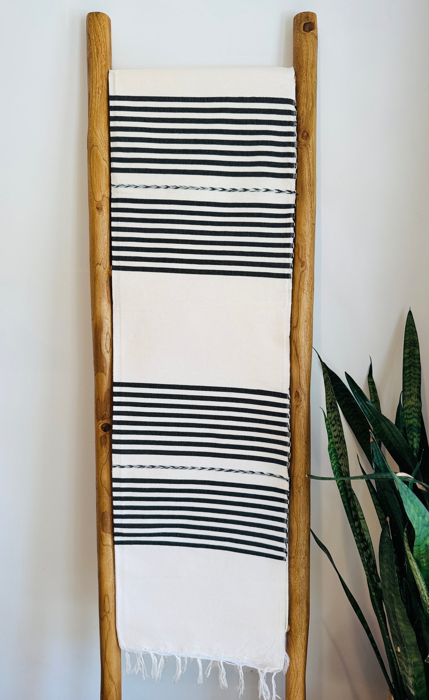 Handwoven Mexican Throw Blanket | Black/White