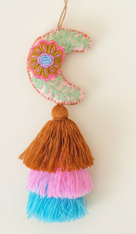 Luna Embroidered Pompom / Light Pink