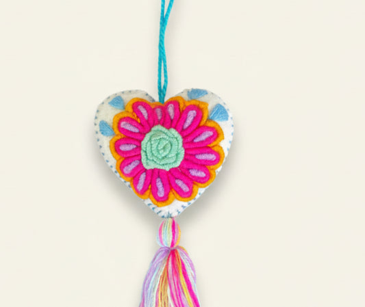 Heart pompom / White Confetti