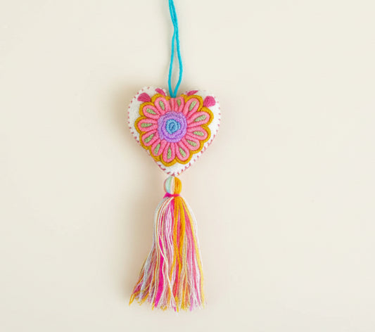 Heart pompom / White Confetti