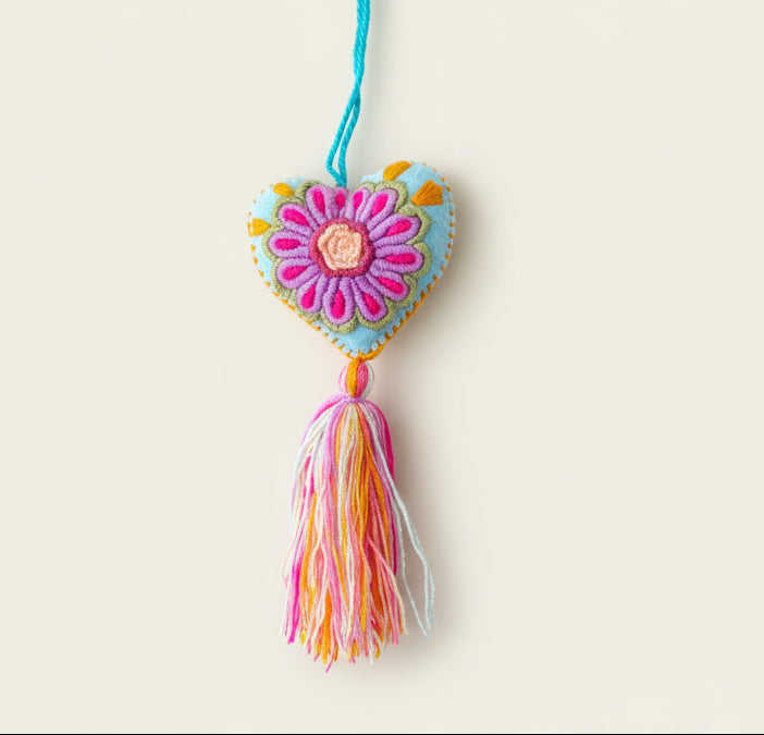 Heart pompom / Teal Confetti