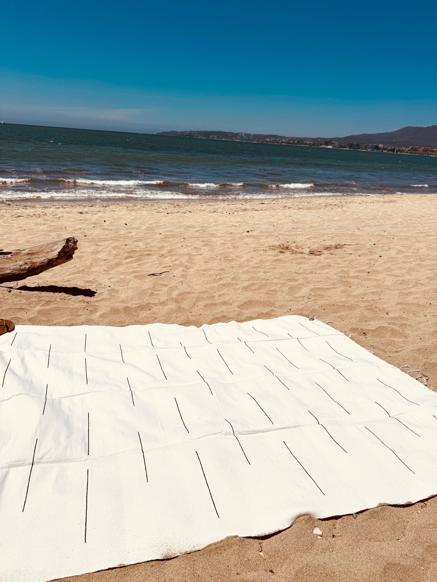 Handwoven Mexican Throw Blanket | White/Black Stitching