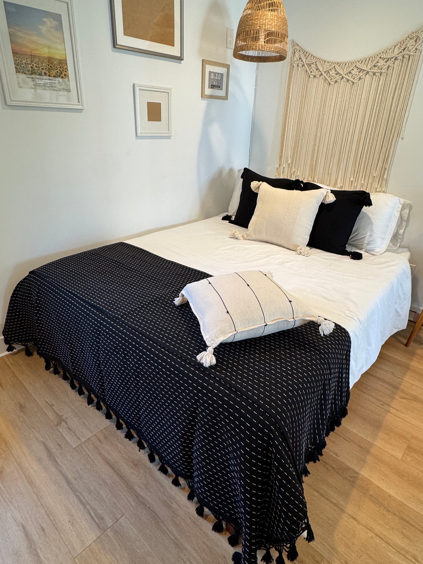 100% Cotton Woven Quilt | Black, Cream      Double