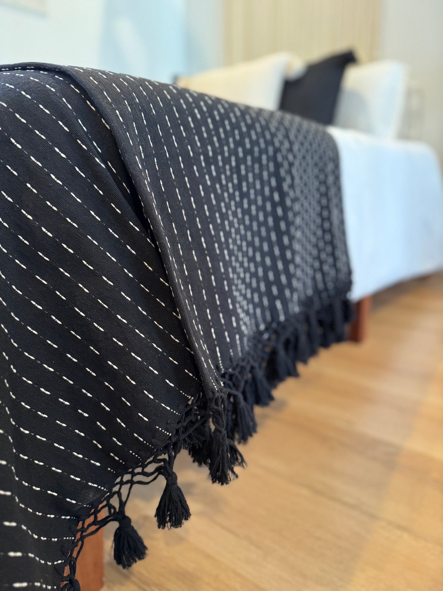 100% Cotton Woven Quilt | Black, Cream      Double