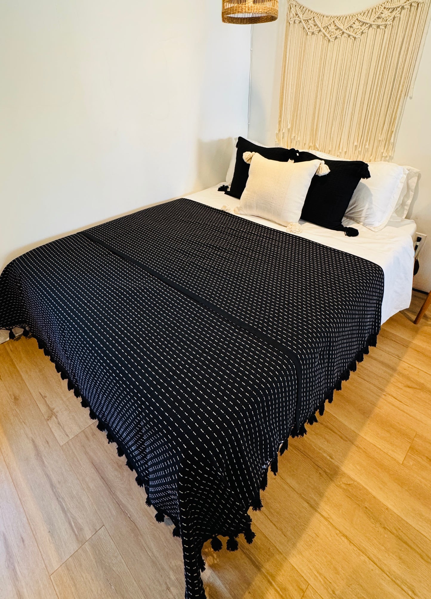 100% Cotton Woven Quilt | Black, Cream      Double