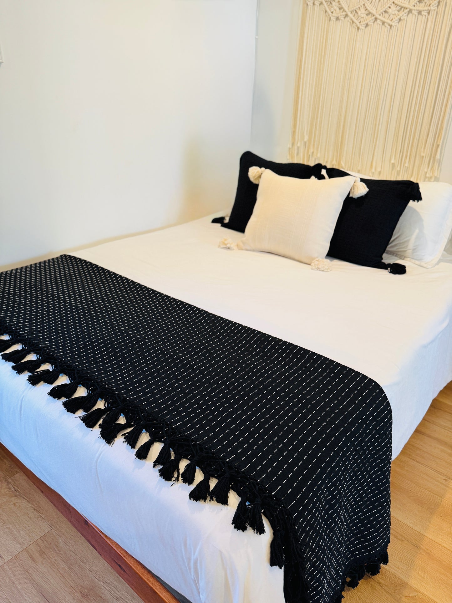 100% Cotton Woven Quilt | Black, Cream      Double
