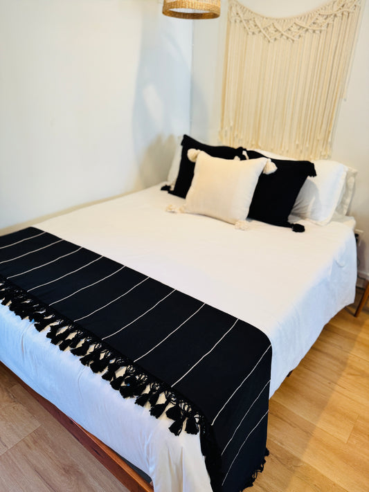 100% Cotton Woven Quilt | Black,Cream     Twin