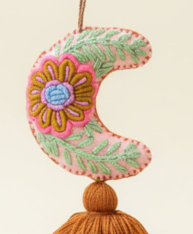 Luna Embroidered Pompom / Light Pink