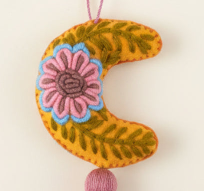 Luna Embroidered Pompom / Gold