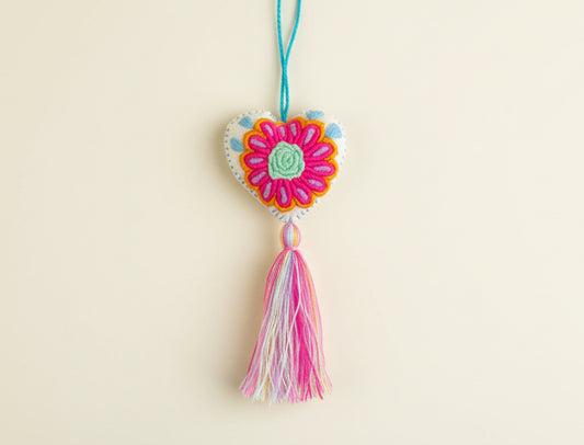 Heart pompom / White Confetti
